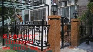 歐式鐵藝護(hù)欄、鐵藝門及陽光棚美化裝修盡在鑫欄金屬制品公司！